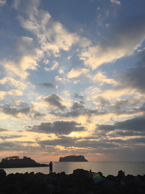 2017년 새해 아침, 멧부리에서 바라본 범섬 ⓒ 하늬 