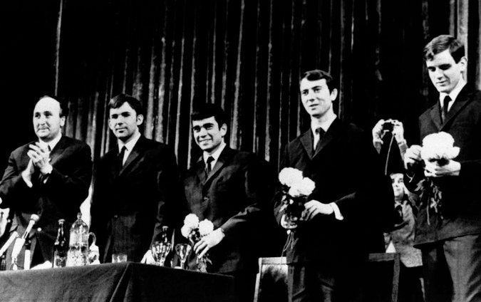 1967년 당시 망명에 성공한 인트레피드의 4인. 왼쪽에서 두번째가 크레이그 앤더슨 씨. 