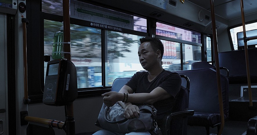 영화는 '사건' 이후에 남은 삶-고통과 갈등을 기록하고 보여준다. 