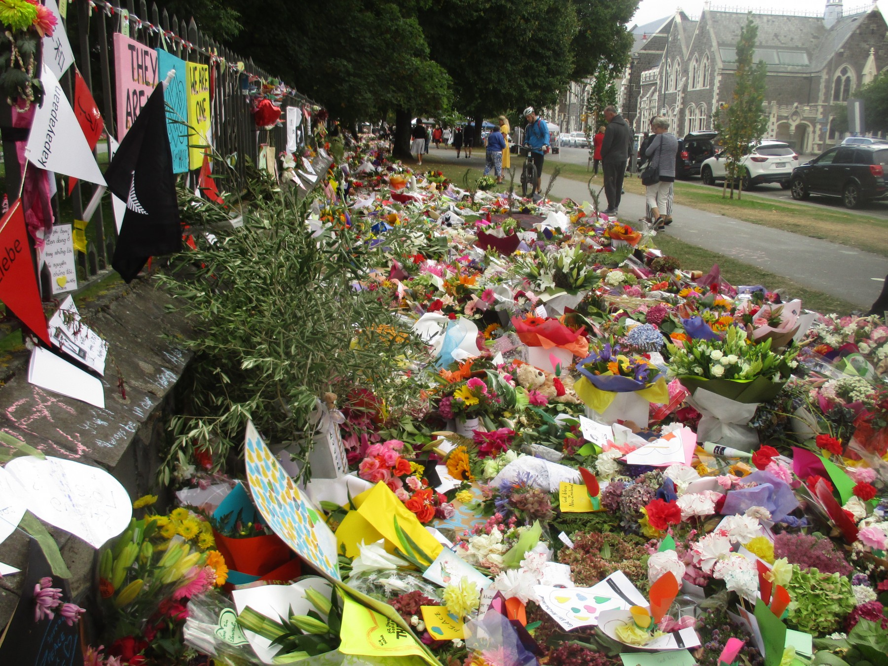 Flower_carpet_at_Christchurch_mosque_shooting_memorial,_Thursday_21_March_2019