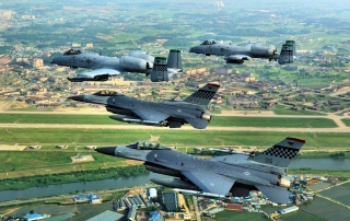 Osan_Air_Base_51_FW_F-16_A-10_Flyby