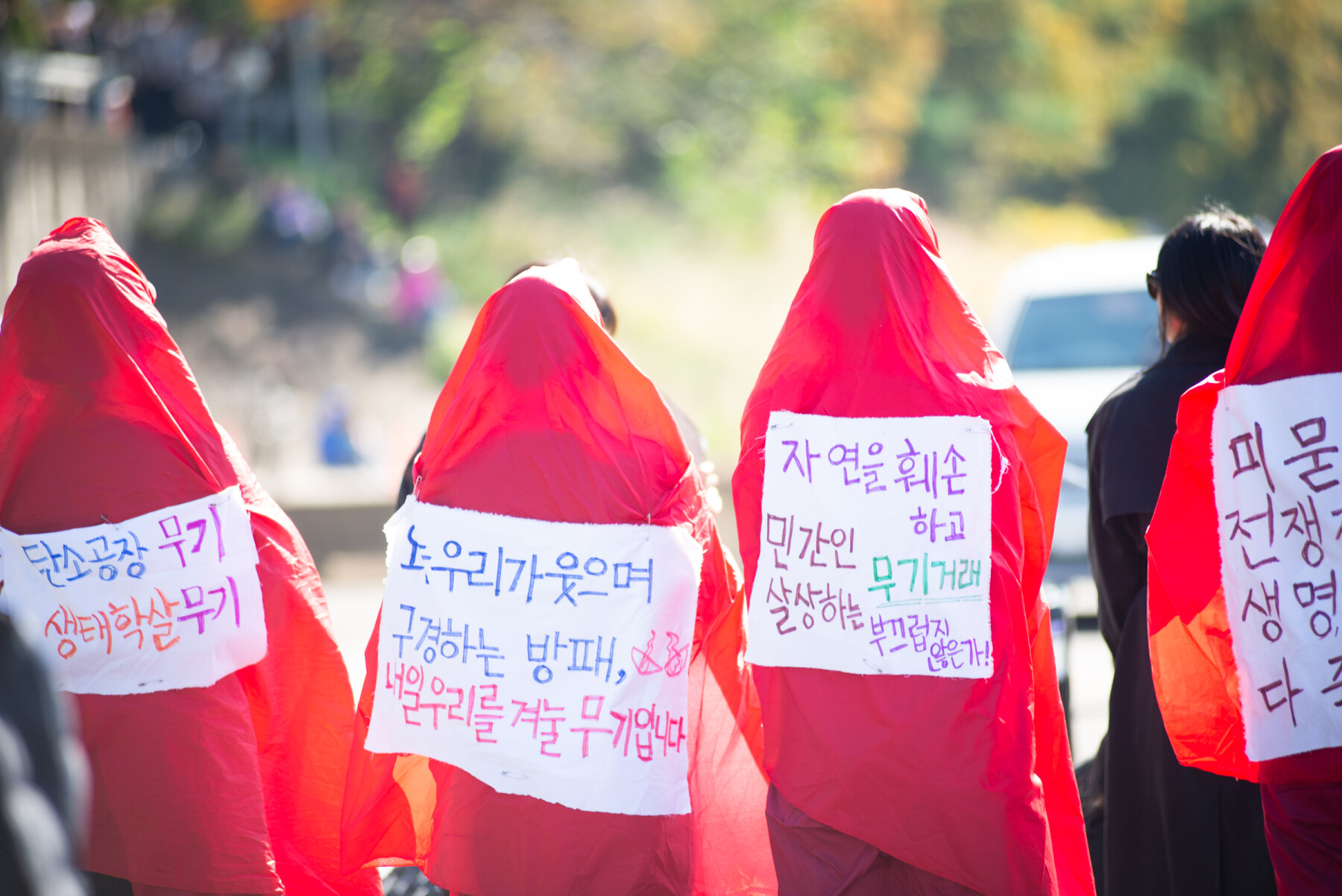 기후위기 앞에 선 창작자들의 '붉은 정령' 퍼포먼스 