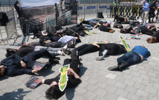 © 국제앰네스티 한국지부_대이스라엘 무기수출 규탄 5.2세계 공동 행동의 날, 다이-인 퍼포먼스 (2)